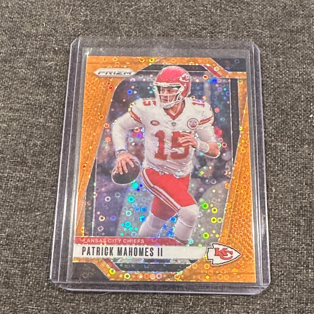 ๐ฅ SOLD ๐ฅ Patrick Mahomes Panini Prizm Orange Disco - Picture 2 of 3